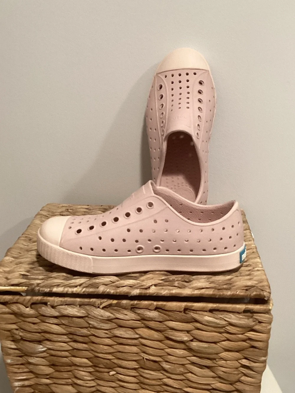 Native Kids Swim Shoes in Pale Pink